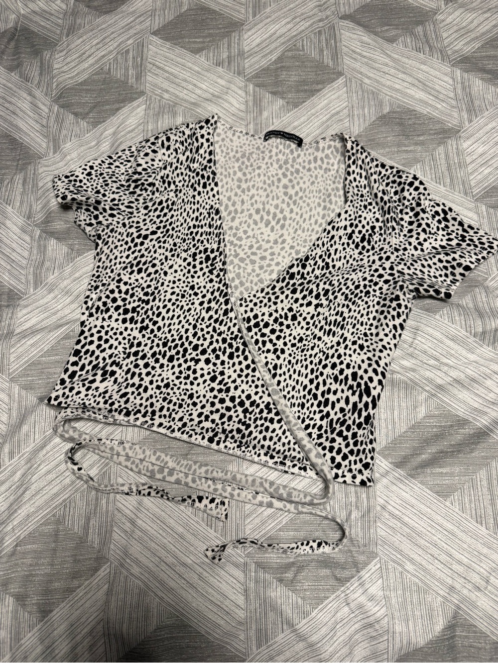 Brandy Melville Cropped Wrap Top